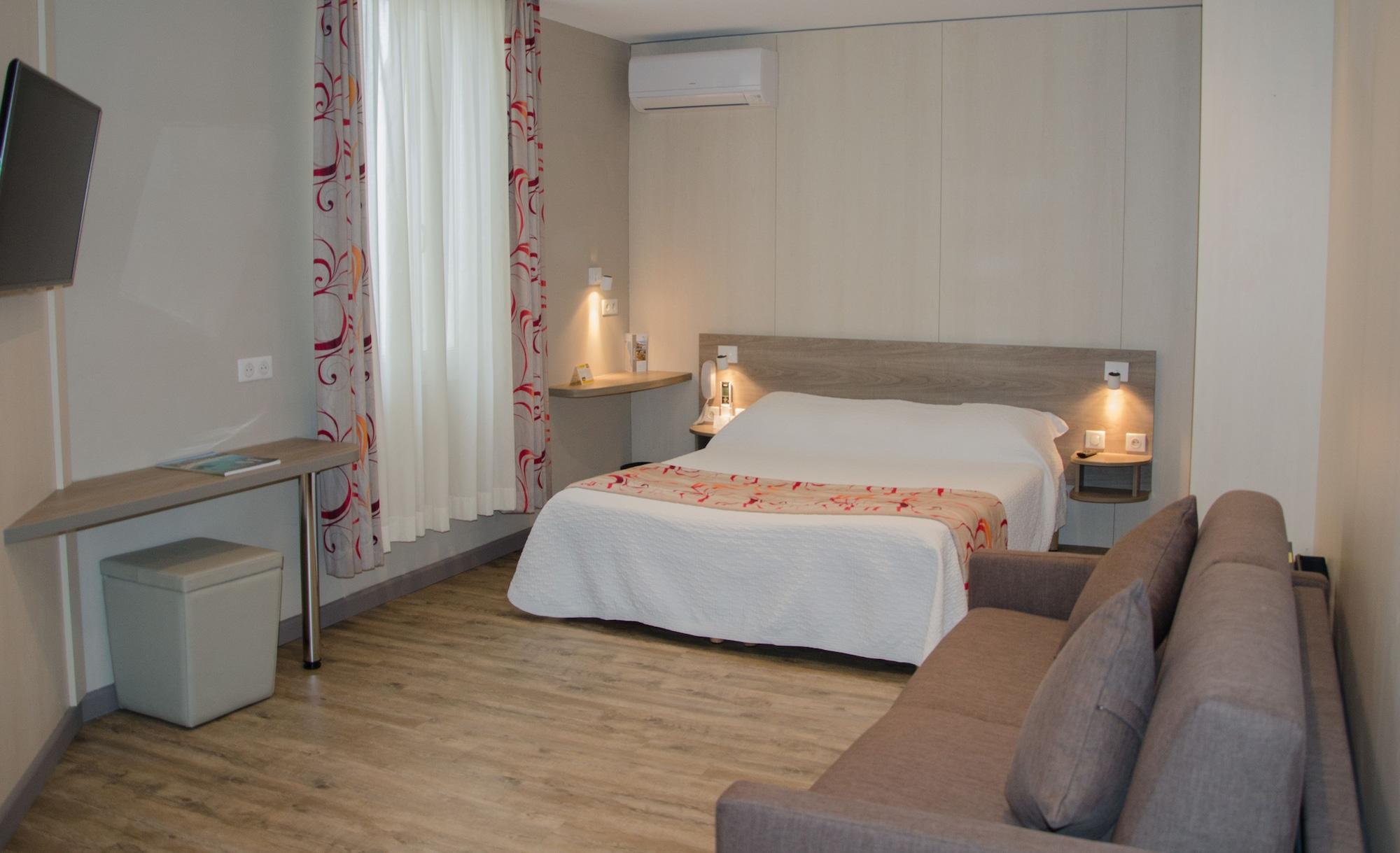 Brit Hotel Confort Le Revest Сен Максим Екстериор снимка