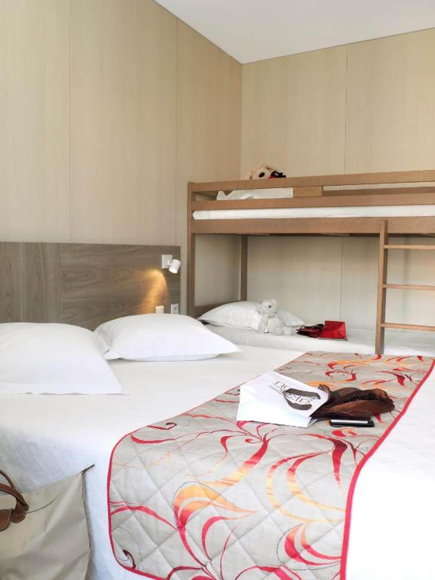 Brit Hotel Confort Le Revest Сен Максим Екстериор снимка