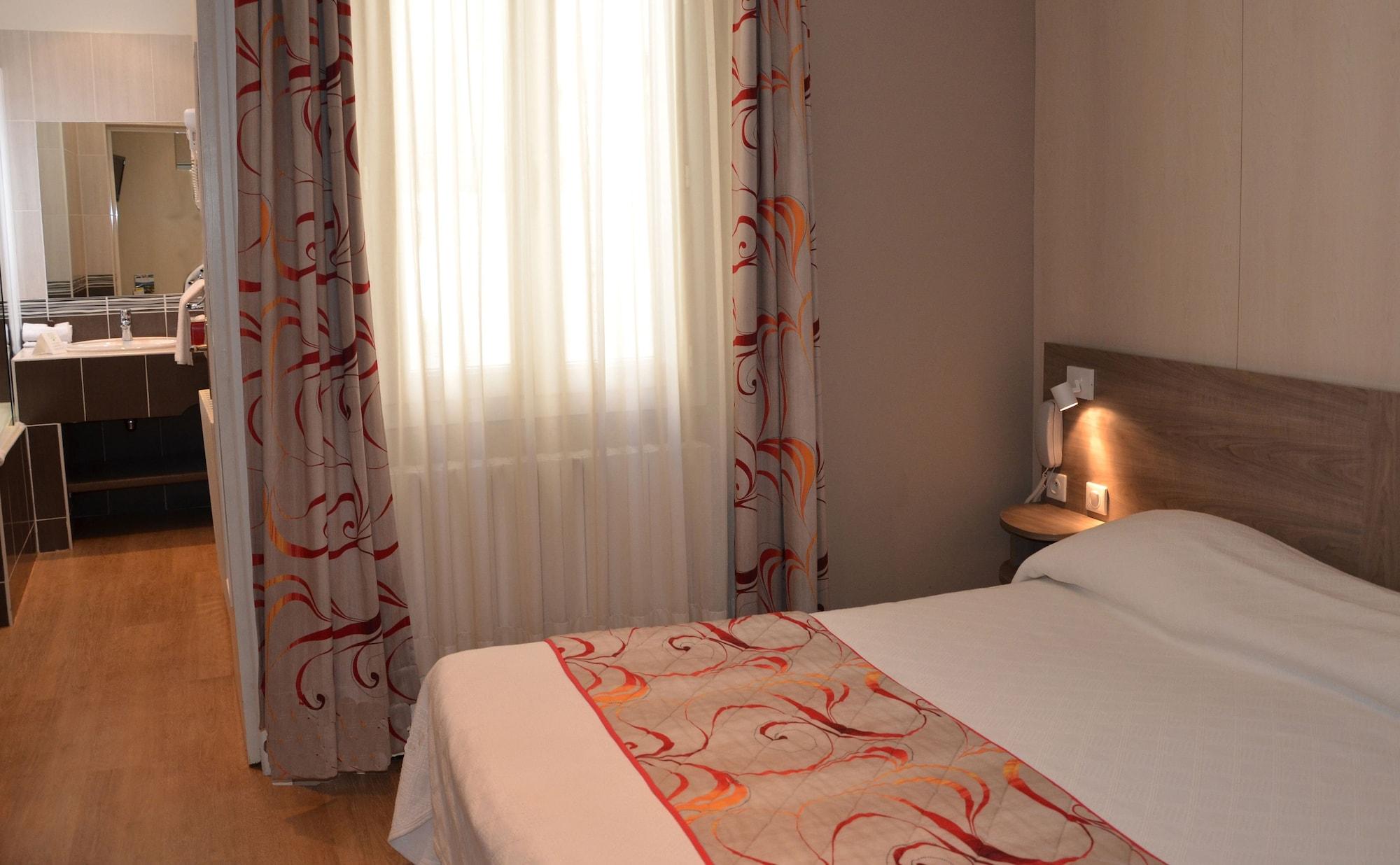 Brit Hotel Confort Le Revest Сен Максим Екстериор снимка