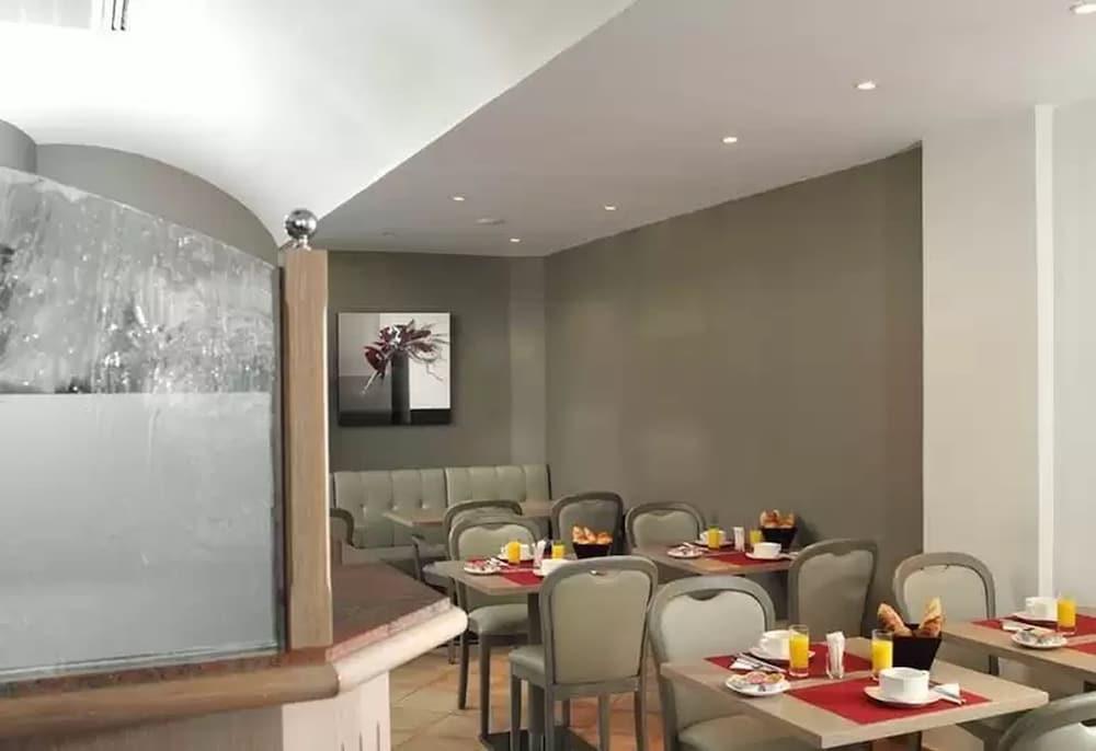 Brit Hotel Confort Le Revest Сен Максим Екстериор снимка